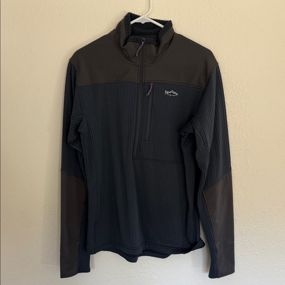 Patagonia Men's R1 Blue and Dark Gray Fitz Roy  1/2 Zip-Up Sweater.